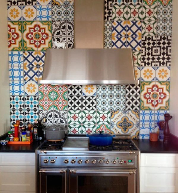Кафель на кухню на пол и стену, дизайн и цвет маленькой плитки - 24 фото