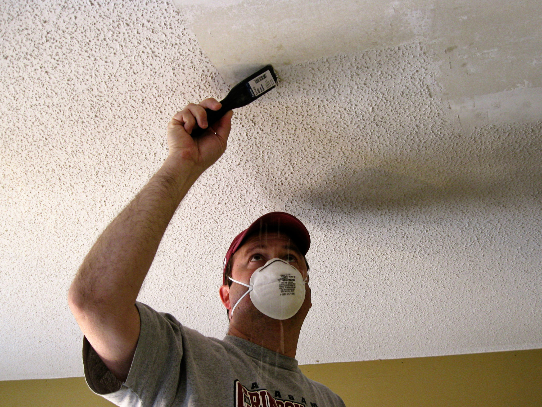 Как покрасить потолок если он побелен: рекомендации - каталог статей на сайте - домстрой