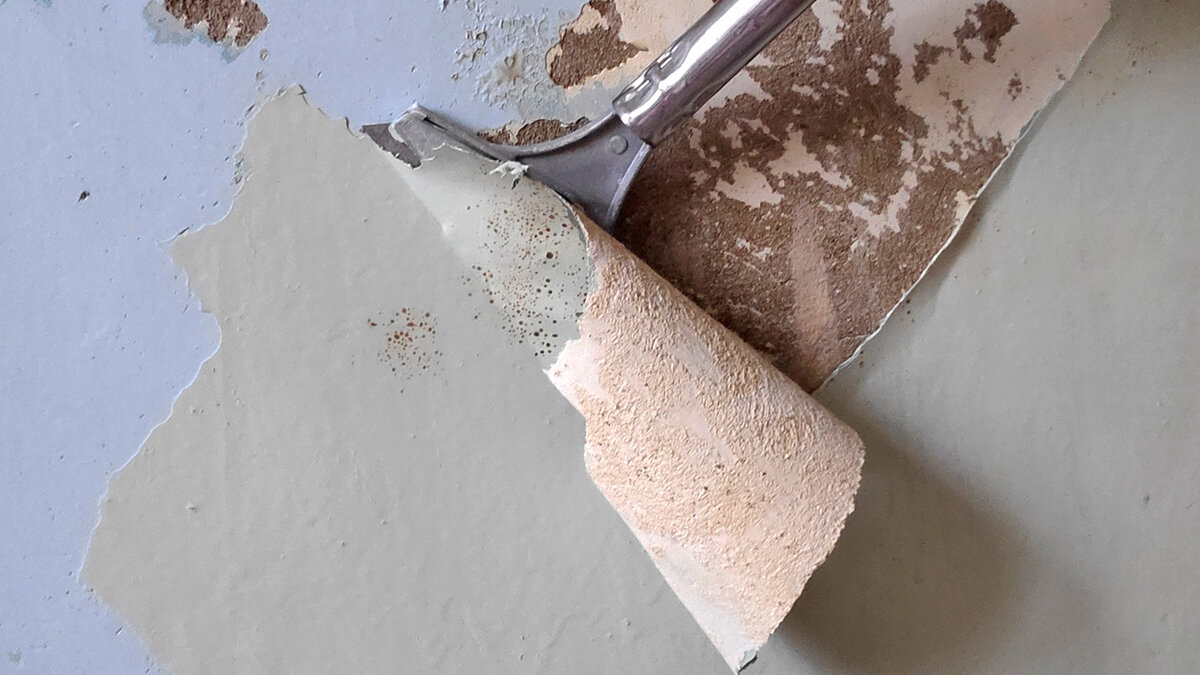 Варианты удаления старой или свежей штукатурки со стен: как снять декоративную смесь без пыли, используя шпатель, зубило или молоток?