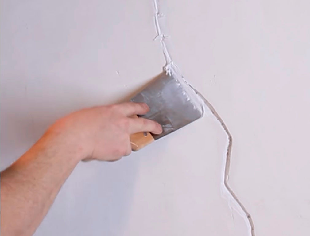 Поэтапное руководство по шпаклеванию стен после штукатурки
