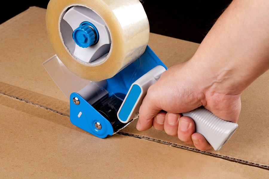 Диспенсер для клейкой ленты – это особое ручное приспособление, которое позволяет существенно облегчить и ускорить процедуру ручной упаковки товаров