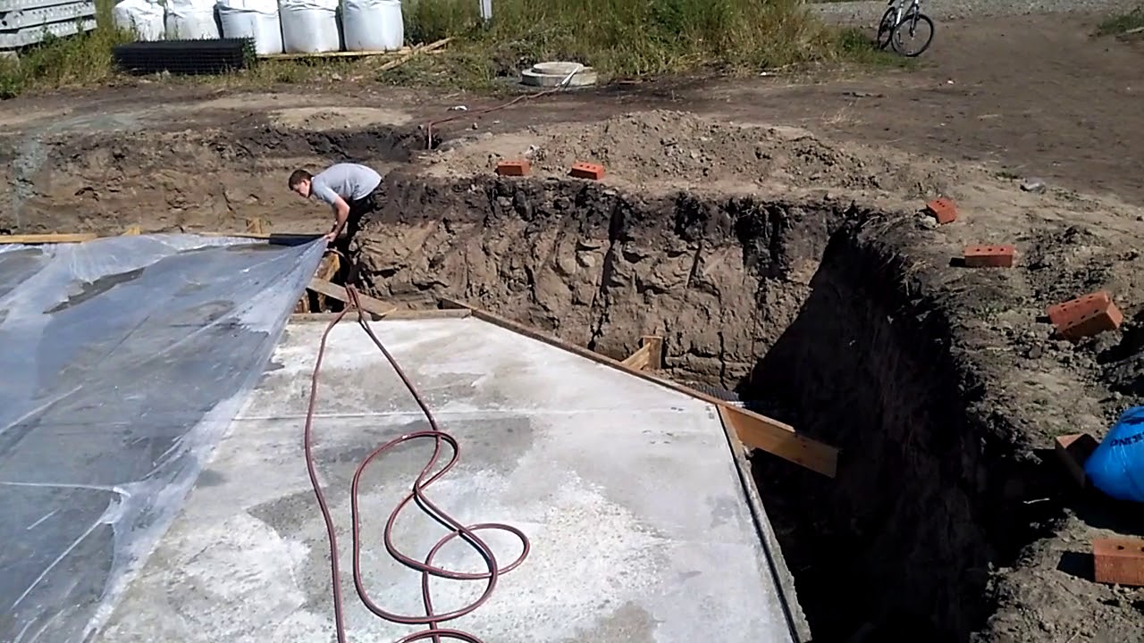 Сколько дней надо поливать бетон водой после заливки