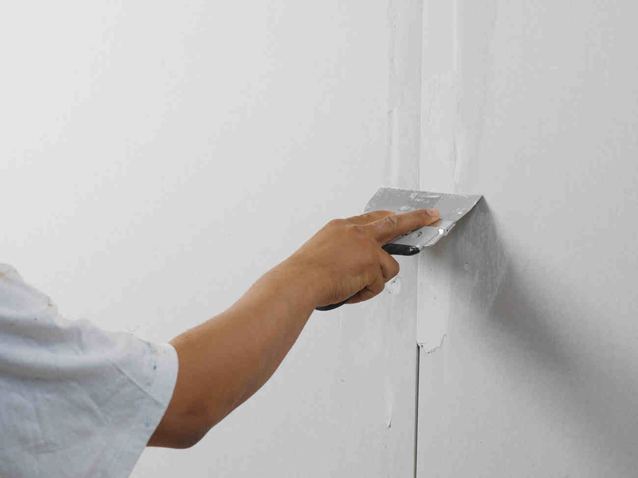 Подготовка стен под покраску: порядок выполнения работ