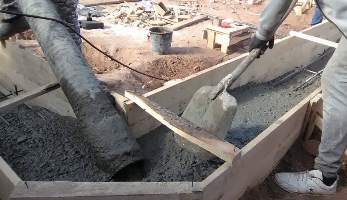 Можно ли заливать бетон в воду: технология бетонирования