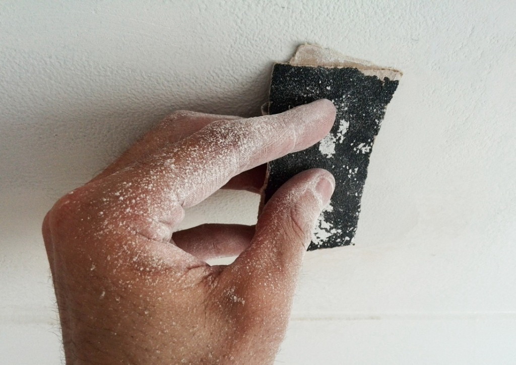 Как выполнить демонтаж штукатурки без порчи стен