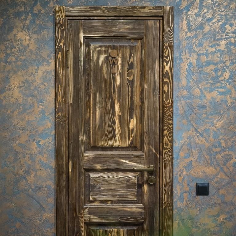 Покраска деревянных дверей: подготовка поверхности и технология окрашивания