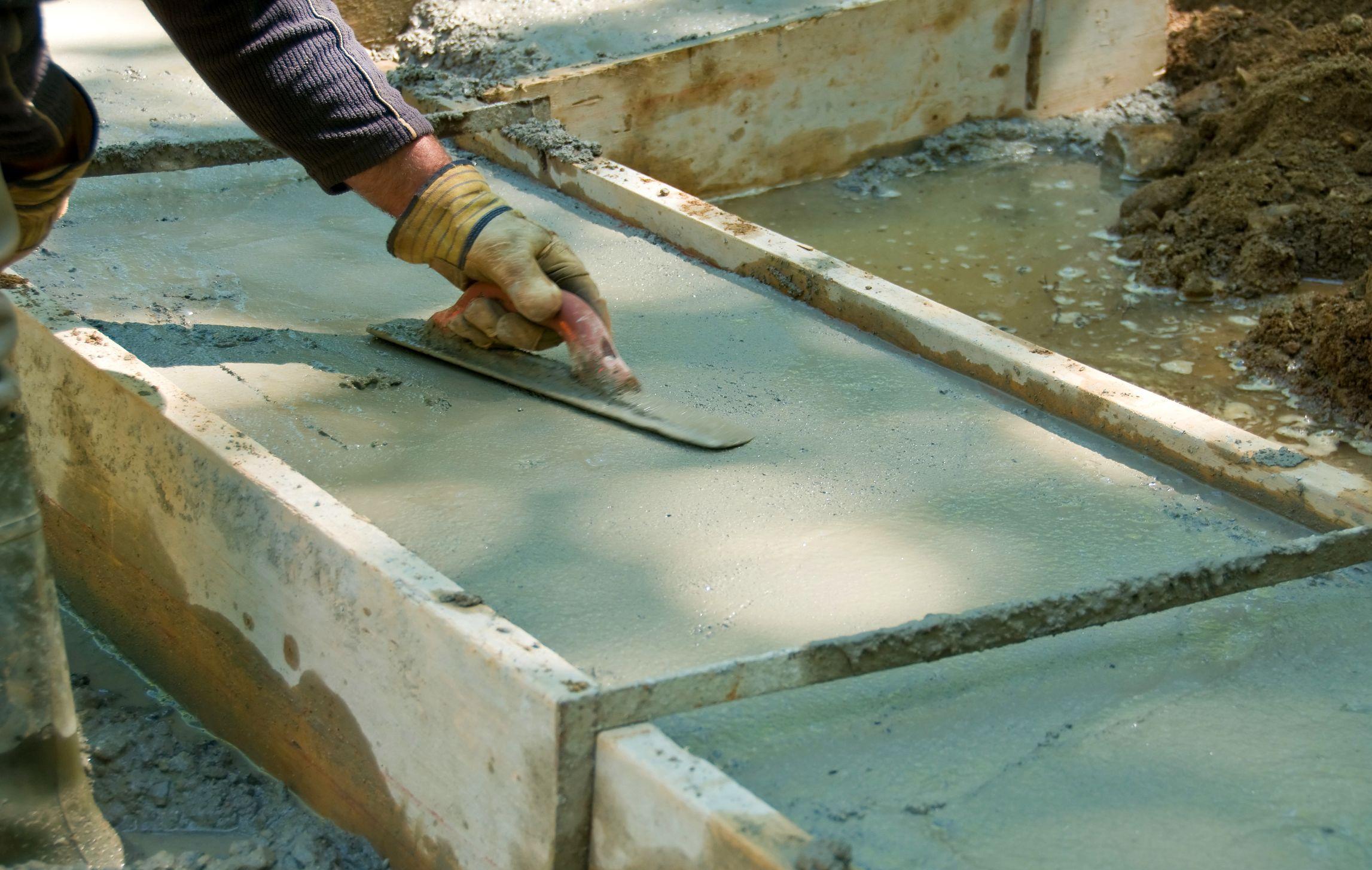 Как залить бетон в воду — важный вопрос, если участок расположен в неблагоприятной по уровню грунтовых вод местности Можно использовать одну из современных методик, которые подходят для частной застройки