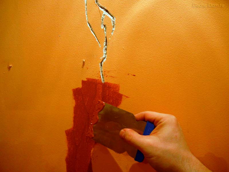 Закрытые трещины. Трещина в стене. Трещины на штукатурке. Заделка трещин в внутренних стен. Треснула краска на стене.