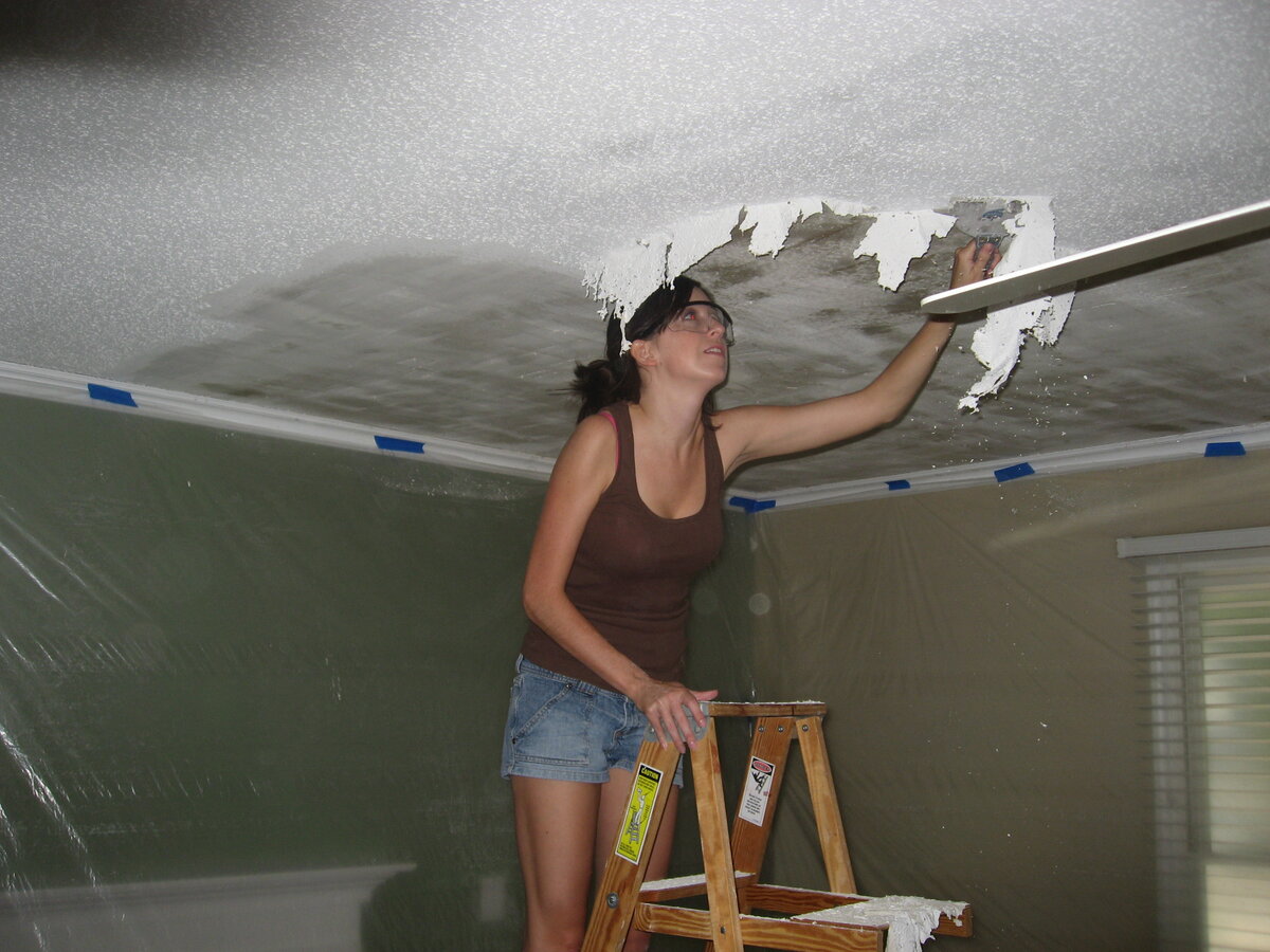 7 советов, как побелить потолок и стены известью, мелом, водоэмульсионной краской