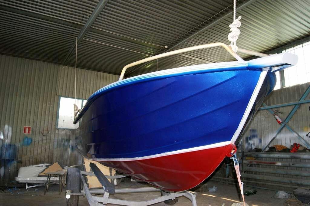 Краска для катеров, яхт и лодок – выбор и порядок применения