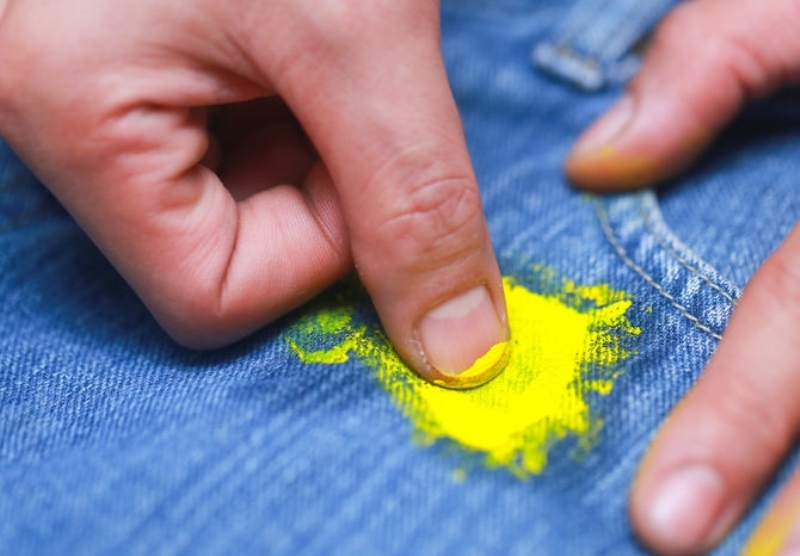 Чем эффективнее оттирать краску с одежды и ткани — неожиданные лайфхаки